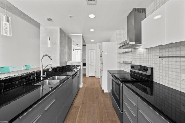 Building Photo - 777 N Ashley Dr