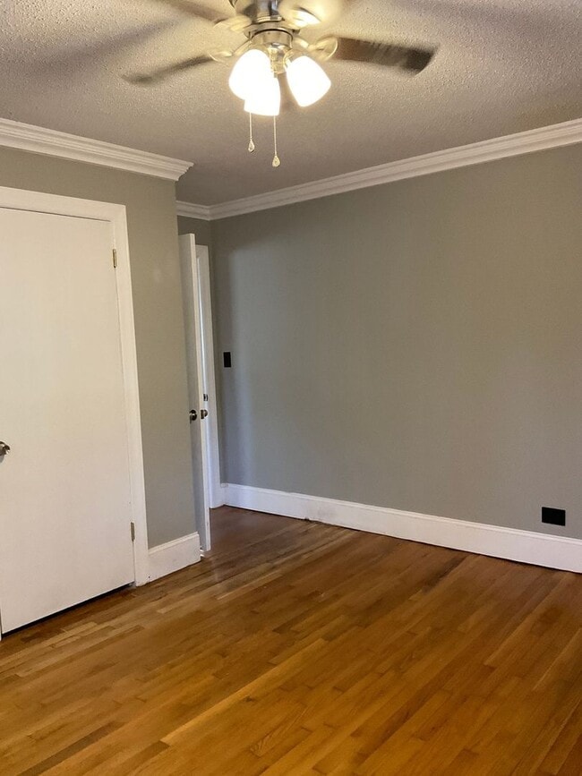 Building Photo - The Perfect 4 Bedroom!!!!