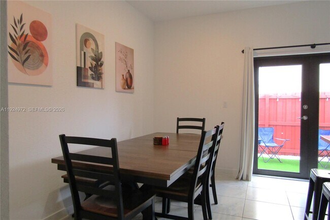 Foto del edificio - 13344 Tropical Ave