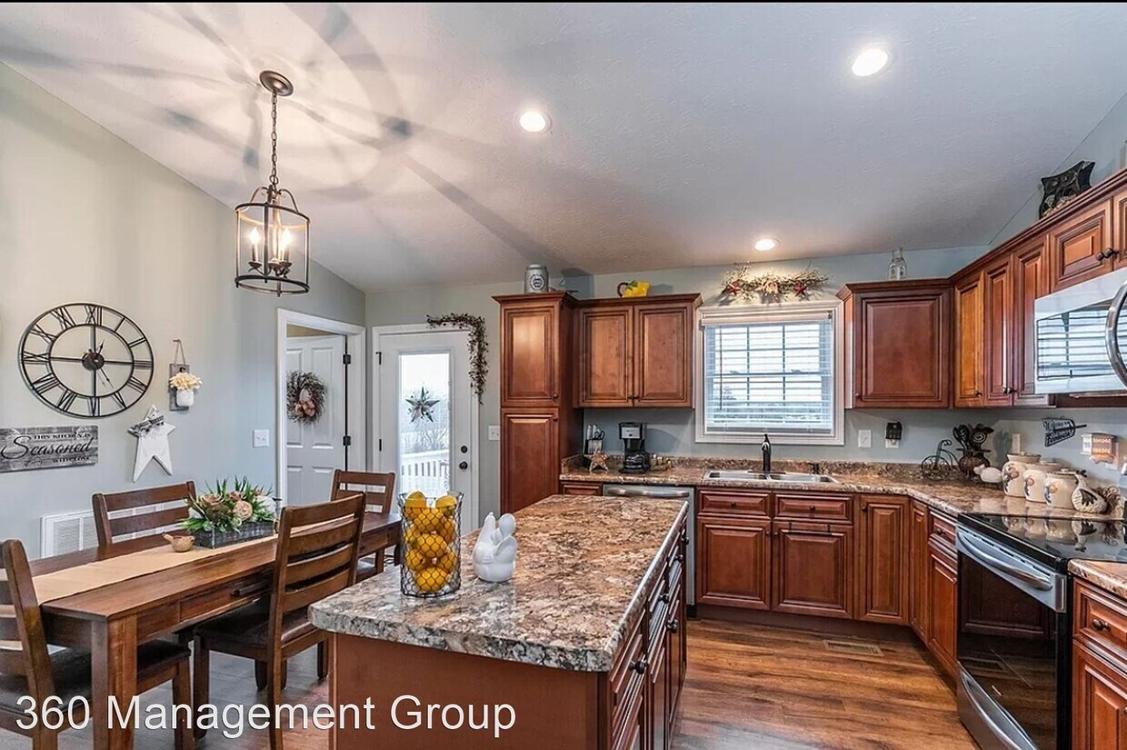 Primary Photo - 3 br, 2 bath House - 125 Summer Ridge Rd