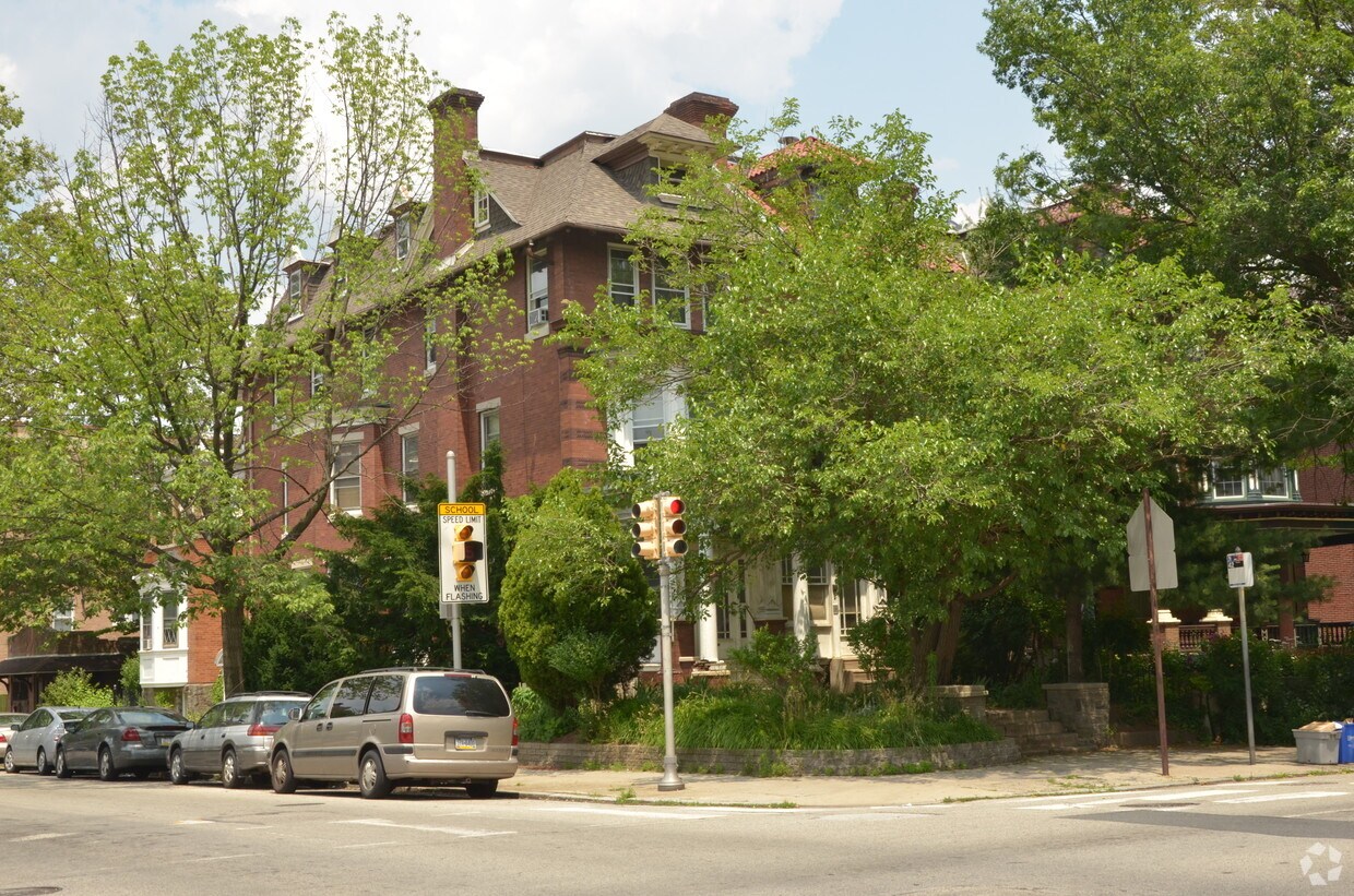 Primary Photo - 4641 Spruce St