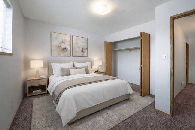 Building Photo - Willow View