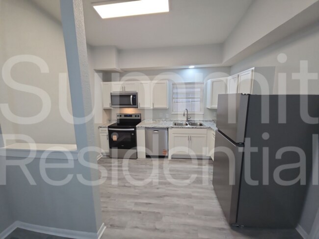Foto del edificio - 6813 Hazen St