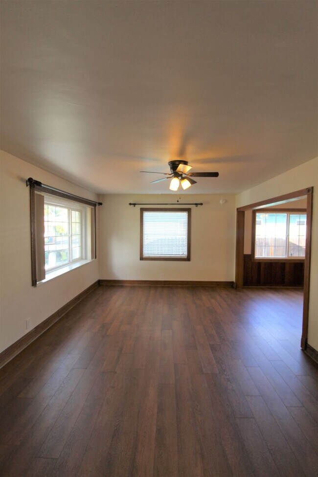 Foto del edificio - Quaint Midtown Ventura Home