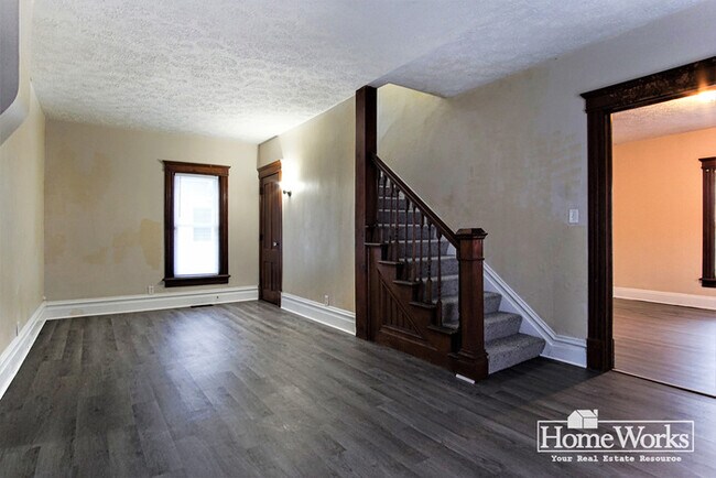 Foto del edificio - Charming 3 - Bedroom Home with Wrap-Around Porch on Corner Lot