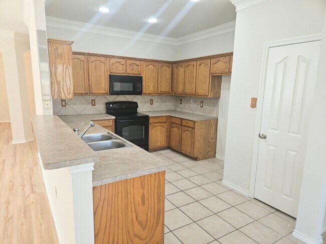 Building Photo - 2613 Evening Shade Dr