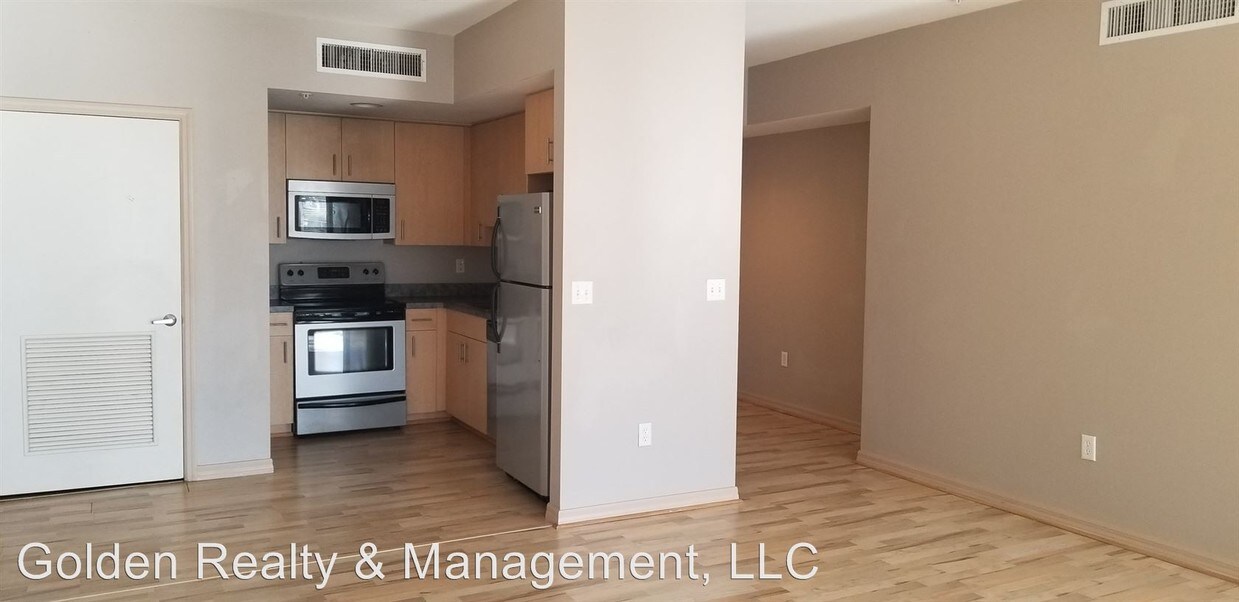 Building Photo - 3570 Bayshore Dr