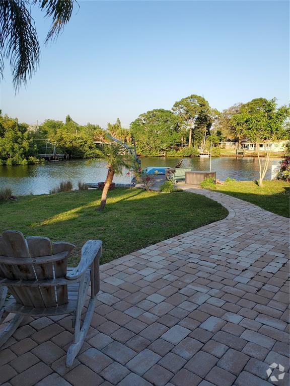 Pelican Creek Apartments for Rent with Parking Saint Petersburg, FL