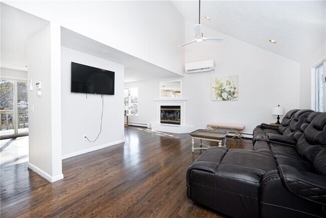 Foto del edificio - 262 Wood Hill Rd
