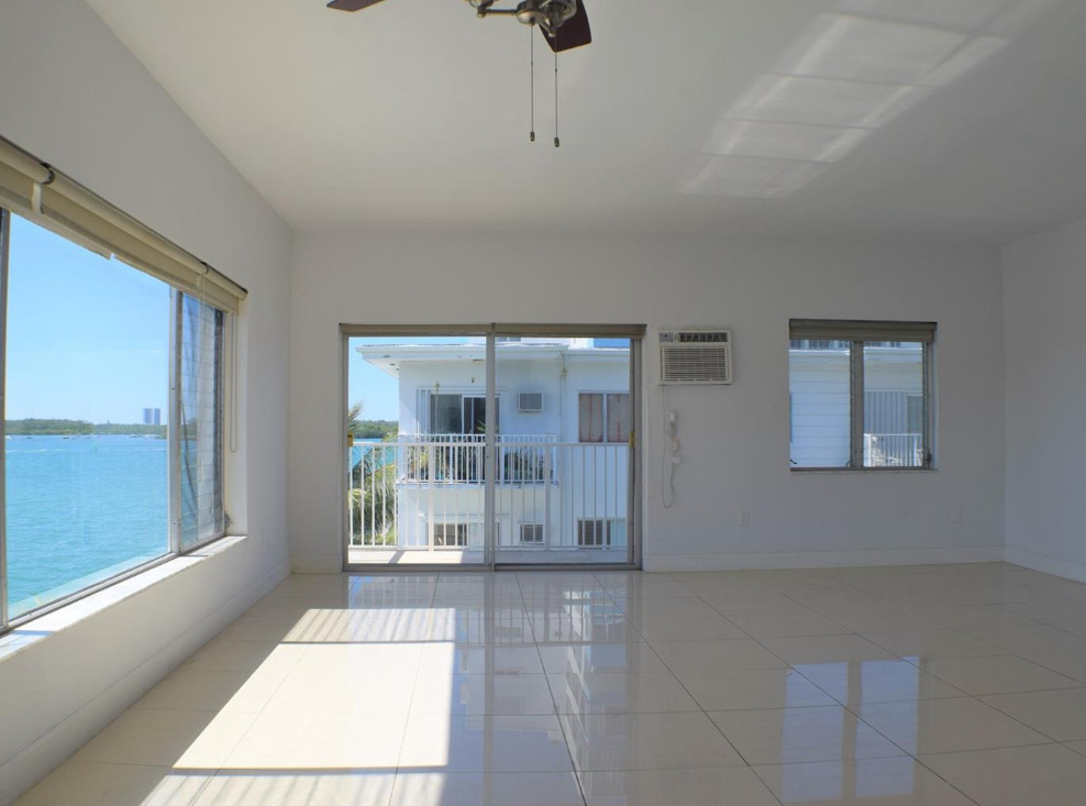 Primary Photo - 10250 W Bay Harbor Dr
