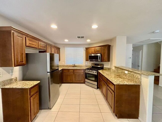 Building Photo - Beautiful 4 bedrooms home in desirable Green Valley