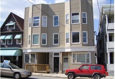 Primary Photo - 211 E Bertsch St