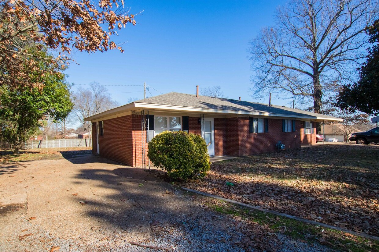 Primary Photo - 4620 Prospect