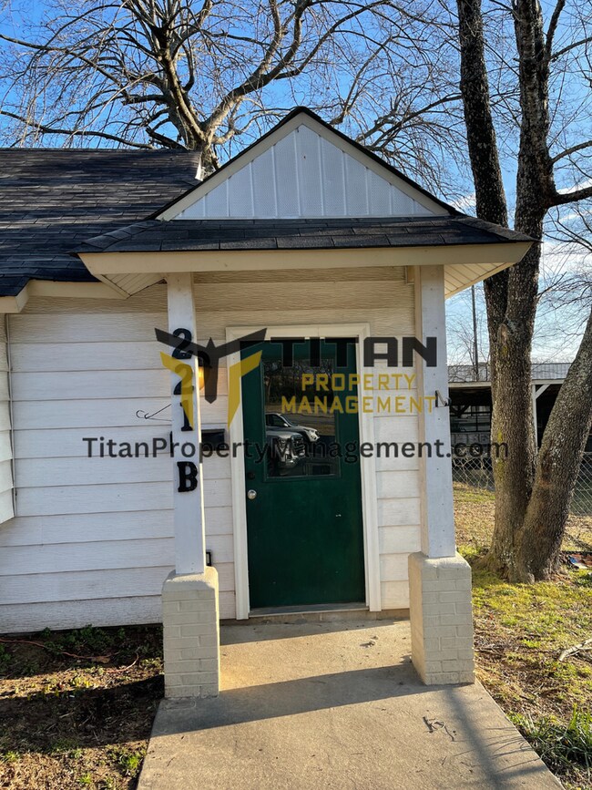 Foto del edificio - Large Studio Under $700