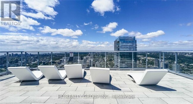 Photo du bâtiment - 1-3911 Yorkville Ave