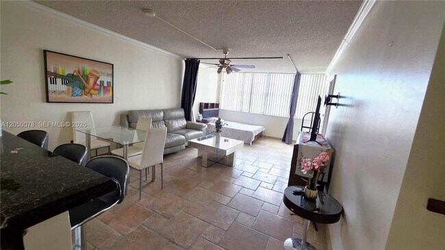 Building Photo - 1301 NE Miami Gardens Dr