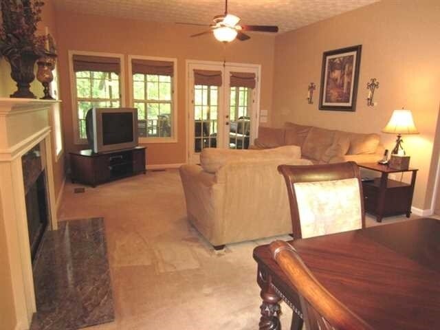 Foto del edificio - 3649 Lakeview Dr