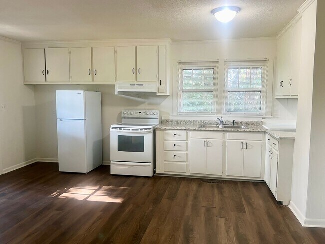 Foto del edificio - Two bedroom, 1 bath house in Burlington