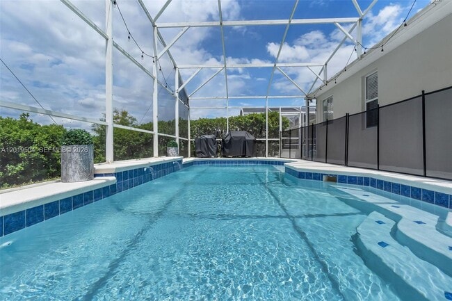 Foto del edificio - 447 Higher Combe Dr
