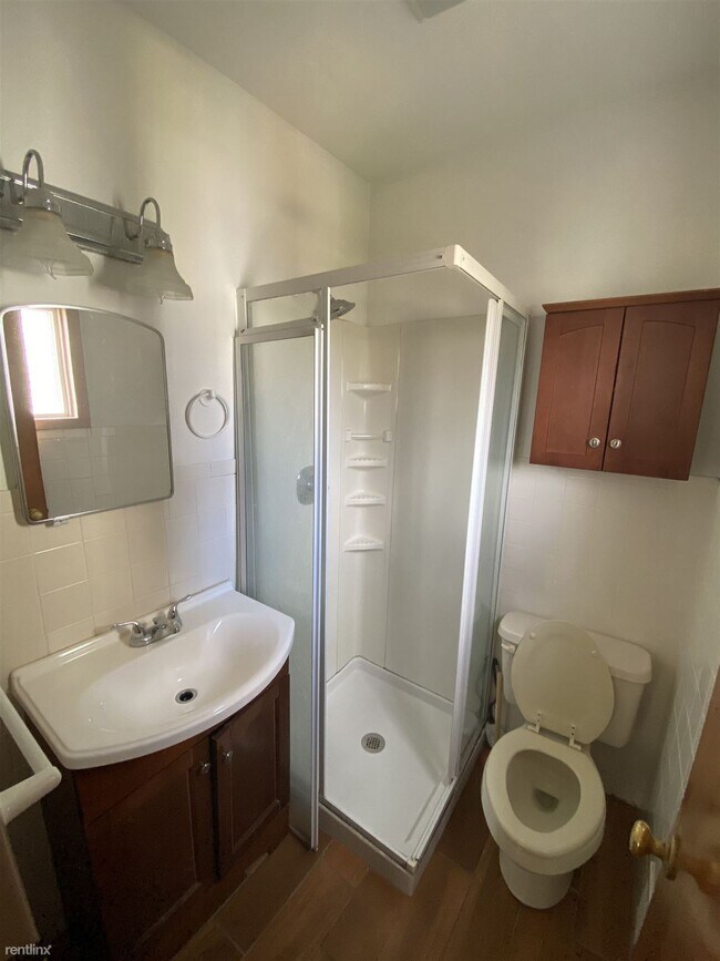 Building Photo - Studio, 1 bath House - 701 W 6th St Apt 4