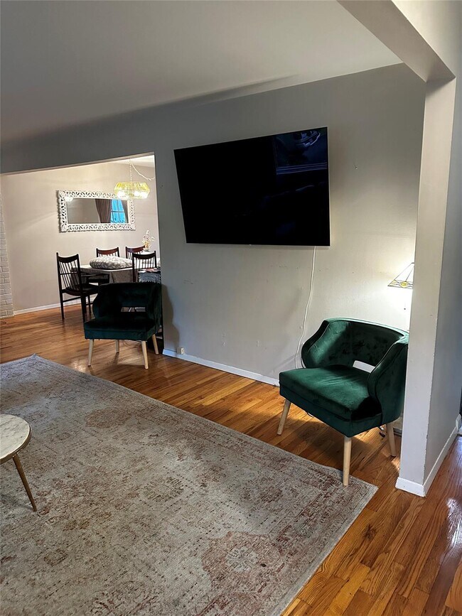 Foto del edificio - 57 Estherwood Ave