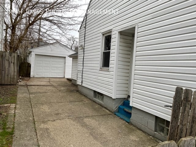 Building Photo - 33 Tillotson Pl