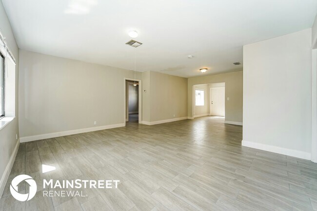 Foto del edificio - 6700 Douglas St