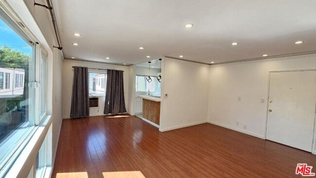 Building Photo - 348 Rexford Dr