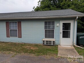 Building Photo - 252 Lytton St