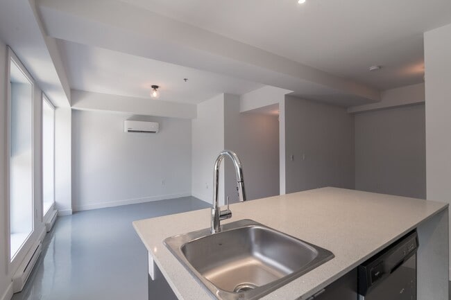 Photo du bâtiment - 4350 Av. de l'Hôtel-de-Ville
