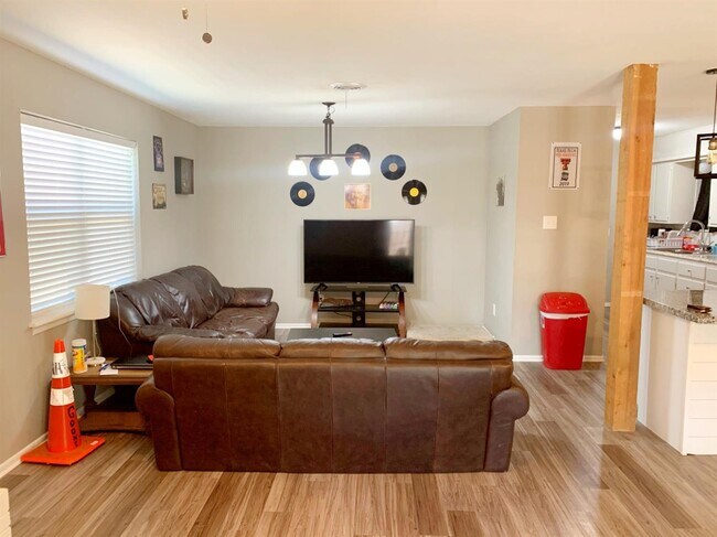 Building Photo - 5517 17th Pl