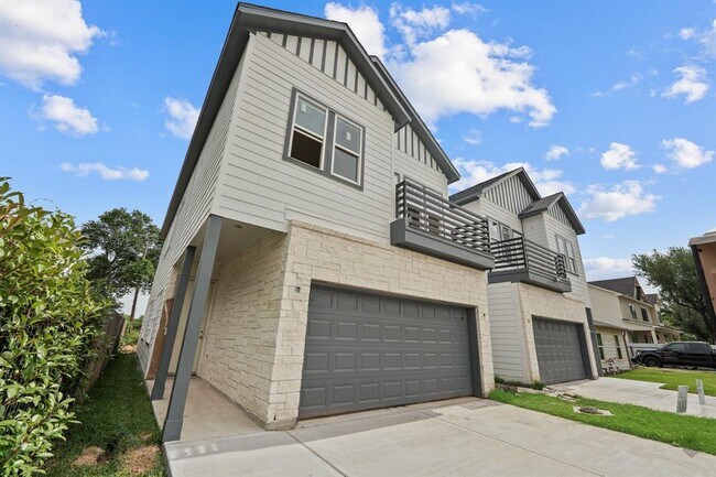 Building Photo - 10627 Emnora Ln