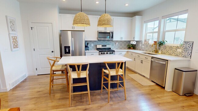 Foto del edificio - 9367 N Vernham Ln