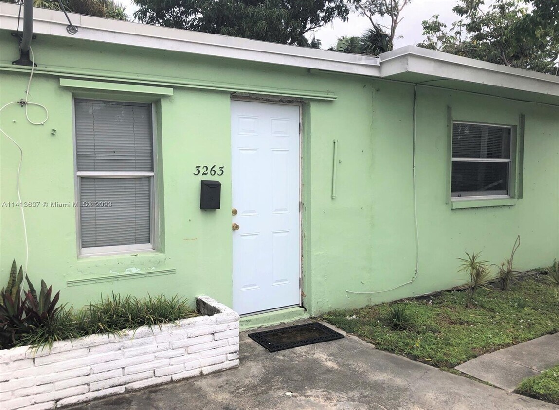 3263 NE 16th Ave Unit 2, Oakland Park, FL 33334 Room for Rent in