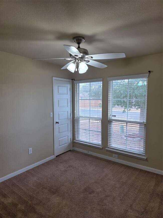 Foto del edificio - 602 Mitchell Dr