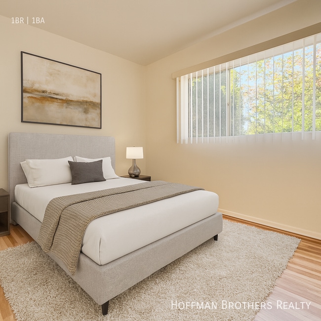 Building Photo - 11940 Laurelwood Dr