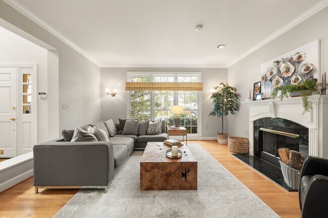 Foto del edificio - 2728 McKinley St NW