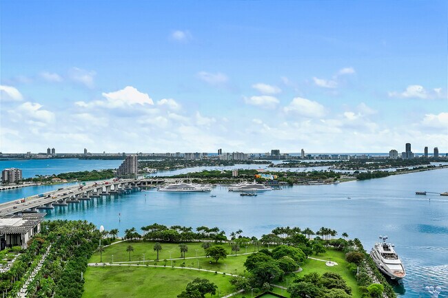 Foto del edificio - 900 Biscayne Blvd