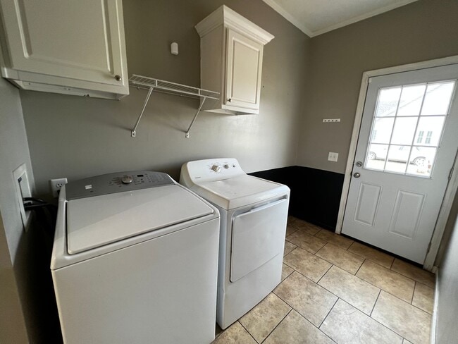 Foto del edificio - Beautiful 5-Bedroom on Quiet Street in Dil...