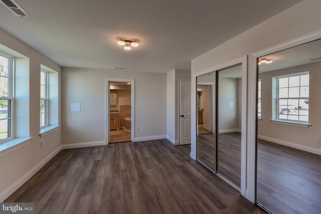Building Photo - 17 Haines Dr