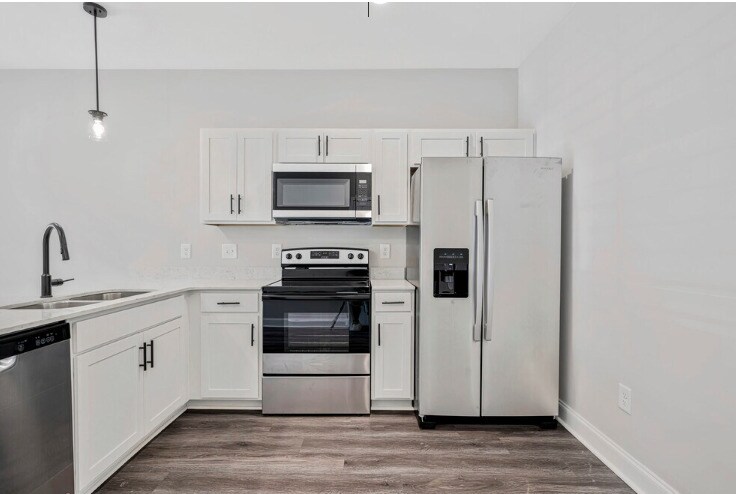 Foto principal - Discover Modern Living at Needmore Creek T...