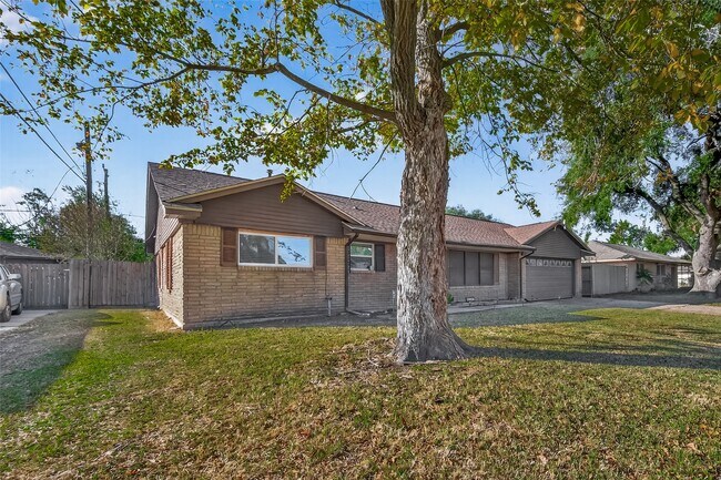 Foto del edificio - 8726 Glenloch Dr