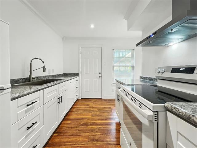 Foto del edificio - 7718 Royal Ln