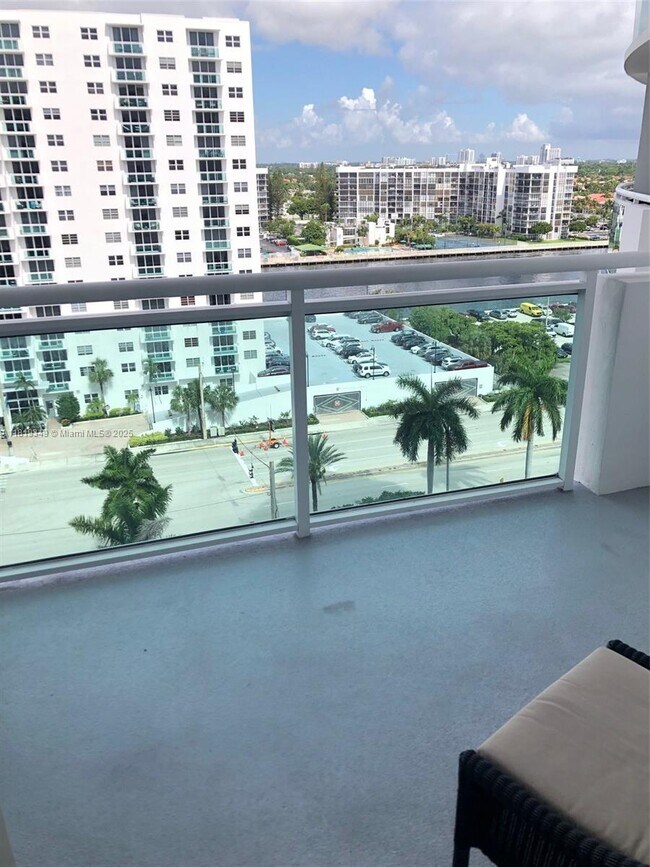 Foto del edificio - 3001 S Ocean Dr