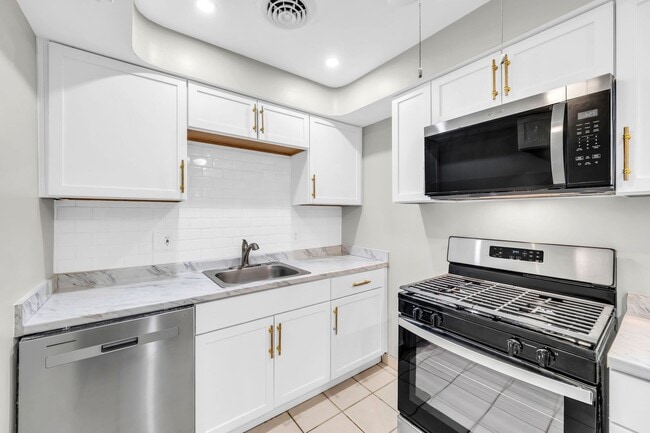 Foto del edificio - 1386 Eastwood Ave