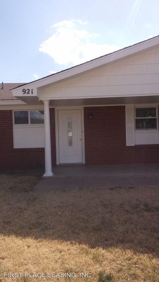 Foto del edificio - 3 br, 2 bath House - 921 Comer Dr.