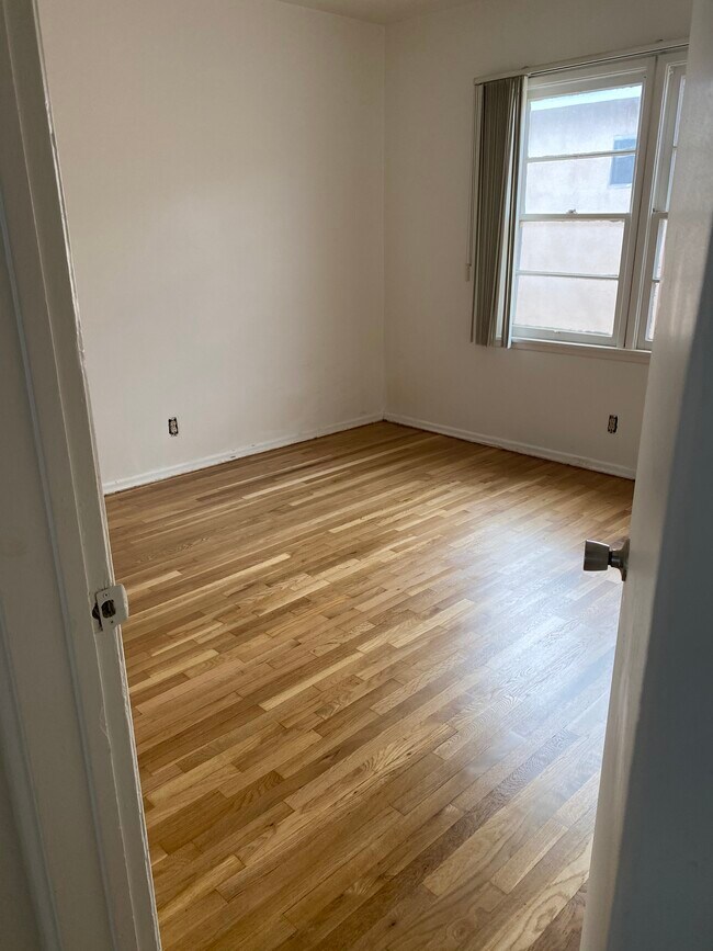 Foto del edificio - 2035 S Holt Ave