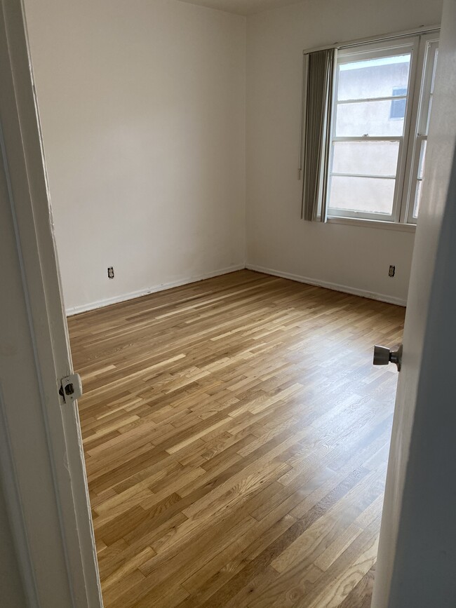 Building Photo - 2035 S Holt Ave