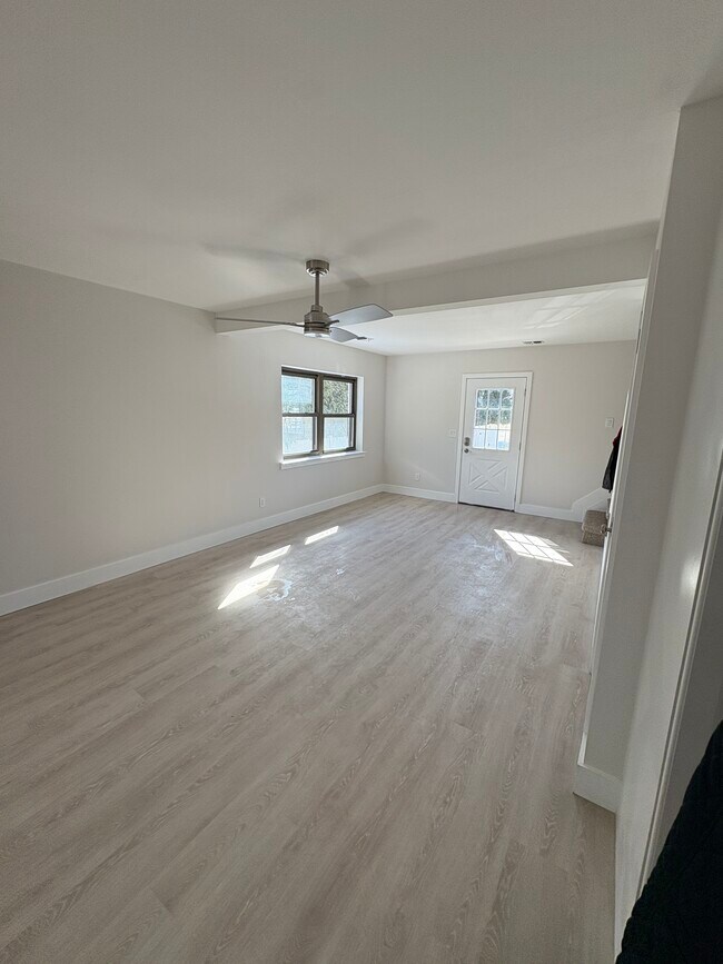 Foto del edificio - 136 Albany Blvd