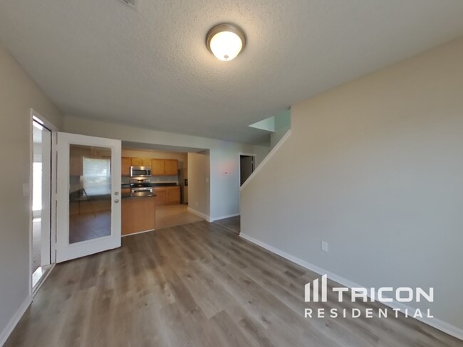 Building Photo - 1401 Thomas Dr